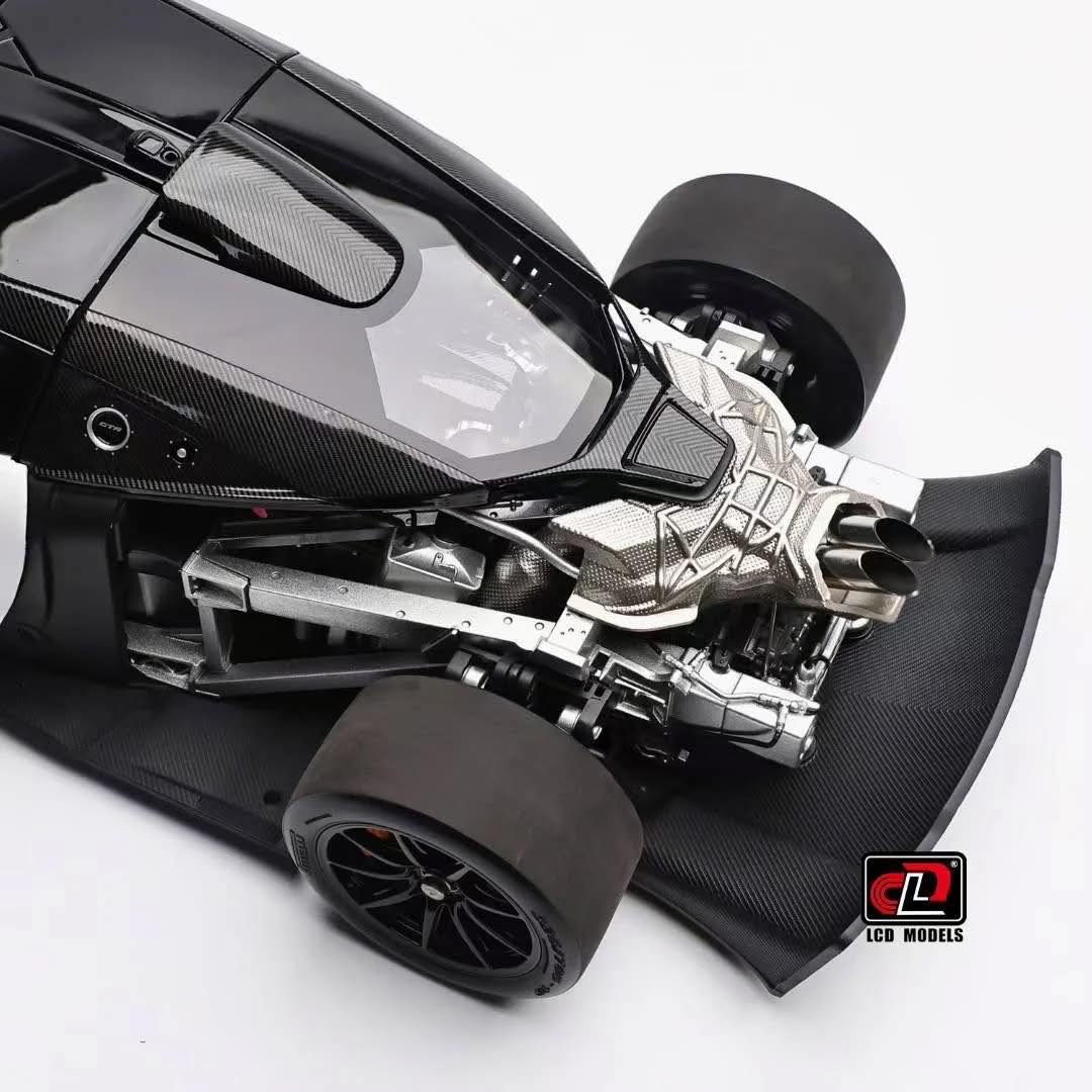 LCD Model 1/18 McLaren Senna GTR Red/White