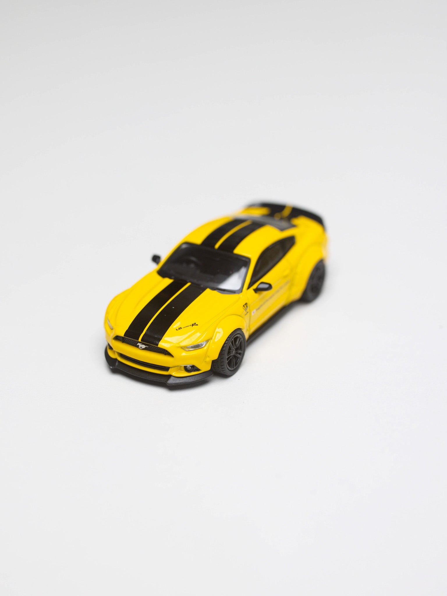 MINI GT 1/64 No.1077 LB-WORKS FORD MUSTANG Triple Yellow