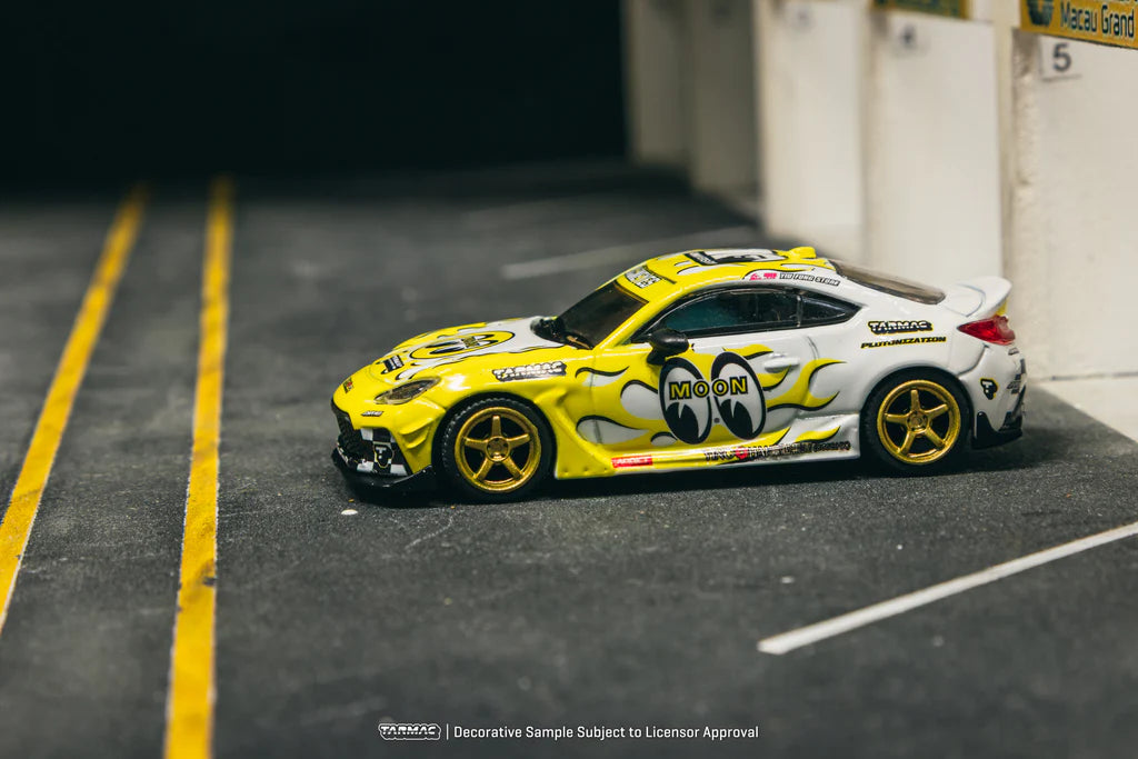 1:64 TOYOTA GR86 -- MOONEYES YELLOW/WHITE FLAMES -- TARMAC WORKS